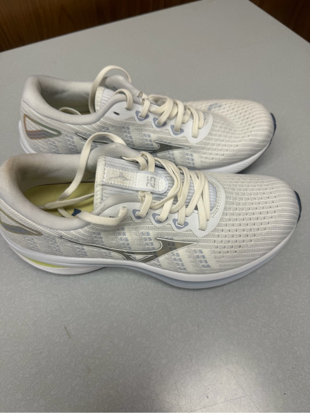 Mizuno White Athletic Running Sneakers with Silver Accents